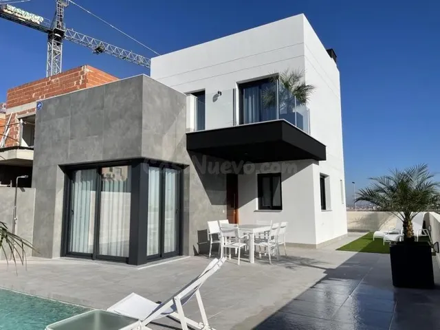 Venta de villa en Pilar de la horadada, de 181m2 con 3 dormi
