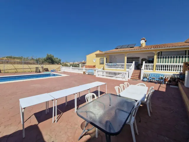 Espléndida Oportunidad de Inversión en Torre de Benagalbón: 