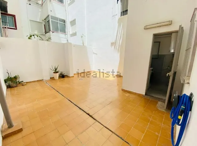 Alquiler de linda vivienda reformada zona altozano con terraza — 24