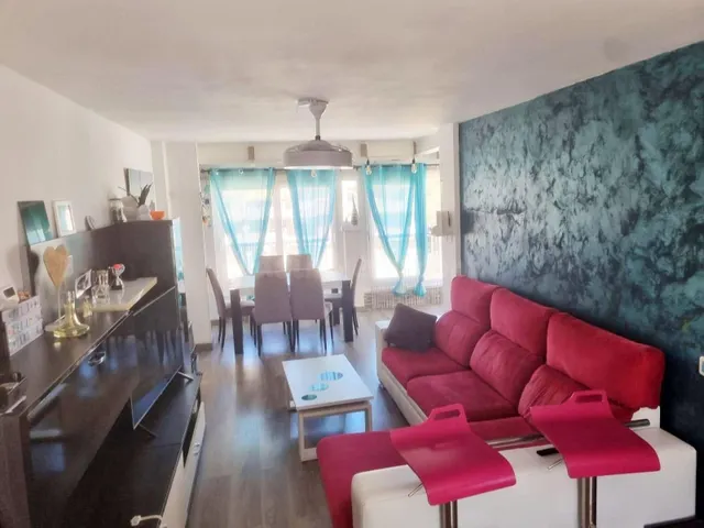 Amplio y acogedor piso en Torrequebrada con garajes incluido