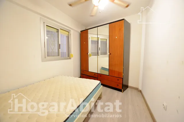 Gran amplitud y excelente ubicación a cinco minutos de la playa en este piso reformado — 8