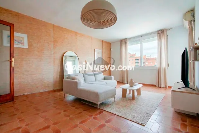 PISO ALTO CON ASCENSOR, EXTERIOR Y MUY LUMINOSO, CON BALCÓN  - foto 4