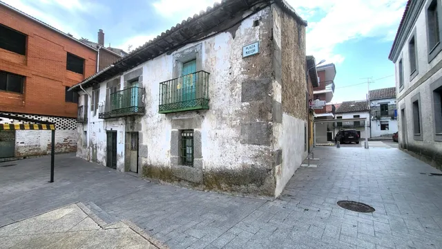CASA EN NAVALPERAL