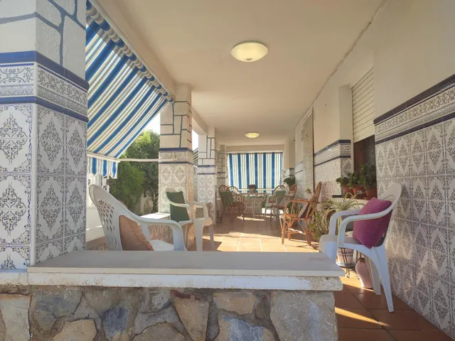 Casa independiente con terreno urbano en una de las mejores  - foto 3
