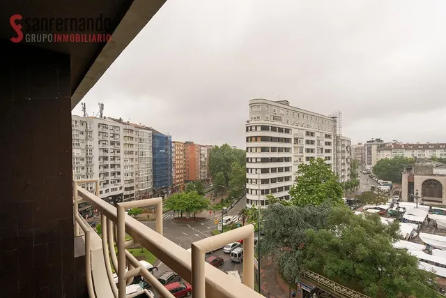 Piso en Cuatro Caminos con ascensor y vistas despejadas - foto 2
