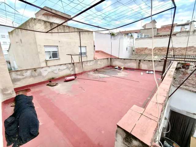 CASA CON JARDÍN Y TERRAZA EN LOS DOLORES - foto 4