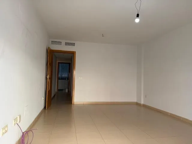 ALQUILER DE APARTAMENTO EN RONDA SUR SIN MUEBLES — 26