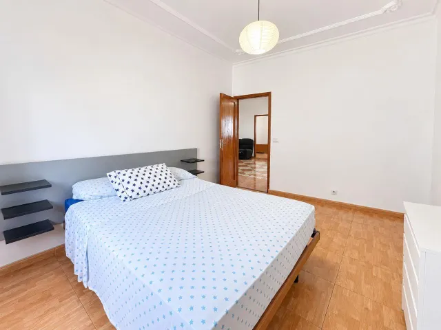 Vivienda de cuatro dormitorios con balcón en Arucas - Santidad — 4