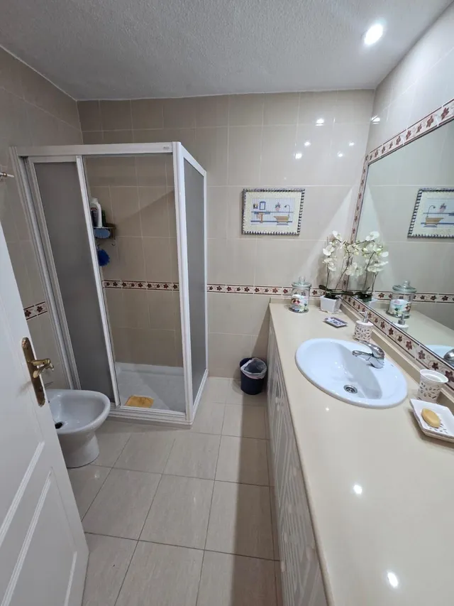 MAGNIFICA VIVIENDA EN PRIMERA LINEA DE PLAYA Y CON PISCINA COMUNITARIA, IDEAL PARA VIVIR TODO EL AÑO — 23