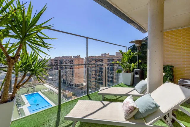 Exclusivo Ático en PAU 5: Vistas al Mediterráneo y vida de l - foto 3