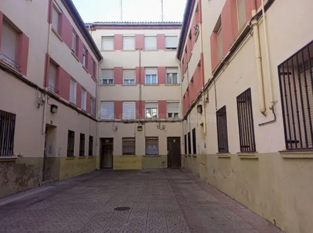 SE VENDE piso OKUPA en C San Jose De Calasanz 20 de LogroÑ±o - foto 3
