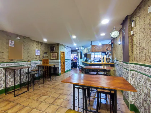 Vivienda y negocio a la venta en Arroyo. — 2