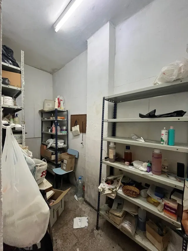 Local apto para diversos usos, garaje, almacén, comercio, cerca del Passeig Verdaguer por 79.000 Eur — 21