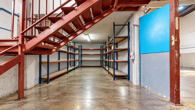 Nave junto a Mercadona en Aspe | Máxima visibilidad y potencial comercial — 12