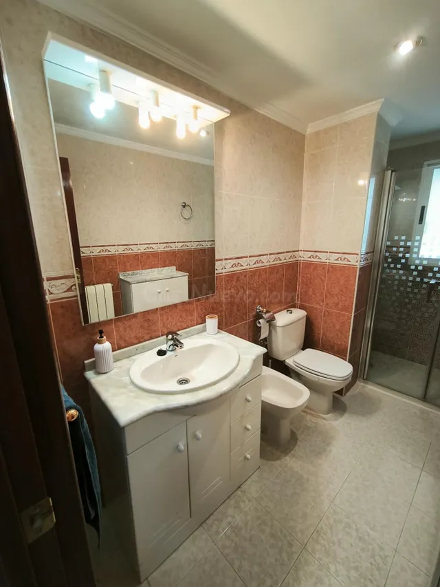 Piso ideal para estudiantes en Calle Javier de Burgos – Zona