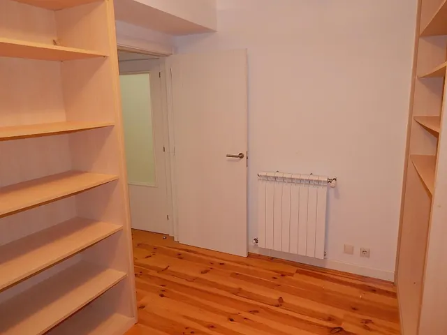 ETXEA vende piso en la Plaza de Castillo, 3 dormitorios, 2 baños, ascensor, 2ª altura — 29