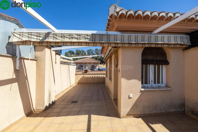 Espectacular casa unifamiliar en recinto cerrado en Granada  - foto 3
