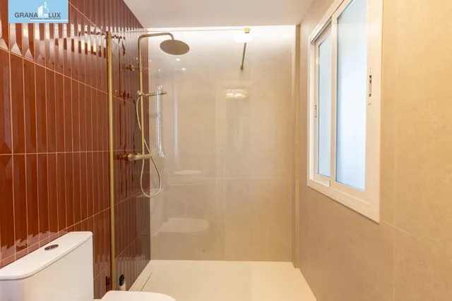 ¡exclusivo apartamento en primera linea de playa con reforma integral de alta gama! — 28