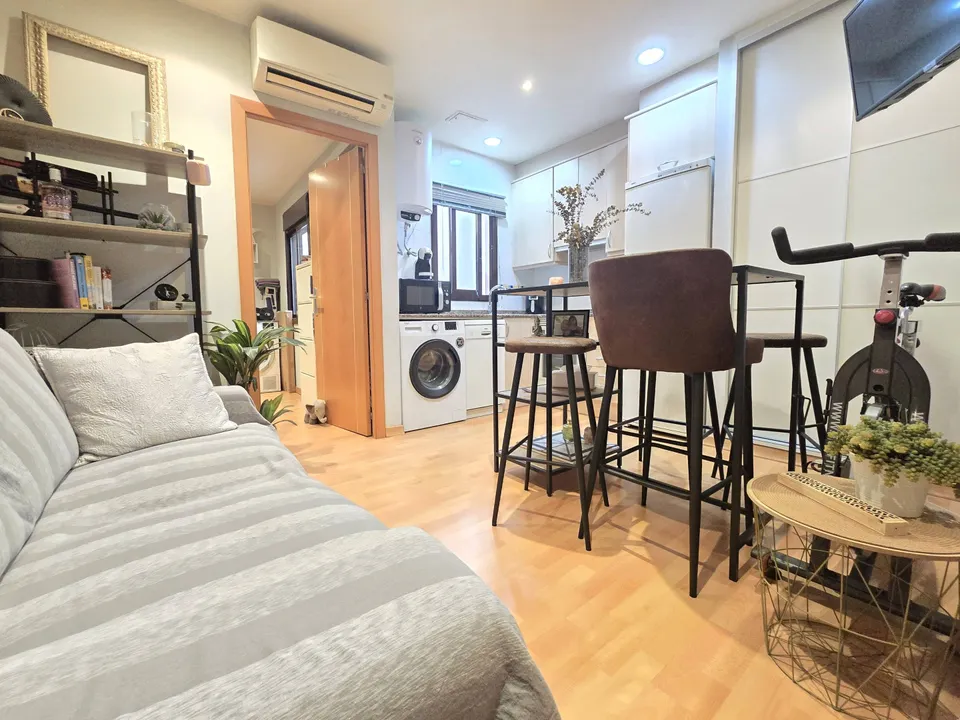 PRECIOSO y PRÁCTICO PISO para entrar a vivir -Zona Carrer Ample/ Pl. LLibertat de Reus-