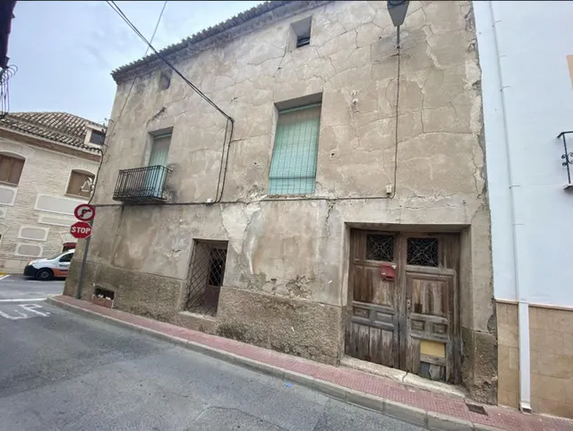 Increíble Adosado en Venta en el Centro Histórico de Abanill - foto 3