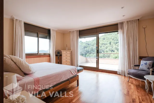 Villa de lujo con piscinas y finca de 6 ha en Sant Feliu de Codines — 37