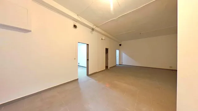 Local en venta en Calle de Schubert — 8