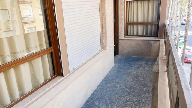 ESPACIOSA VIVIENDA EXTERIOR CON TERRAZA, BALCÓN Y GARAJE INCLUIDO. — 9