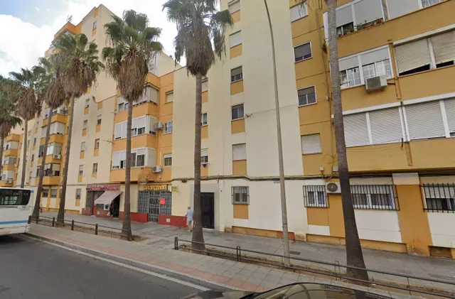 Venta de Local Comercial en Huelva. Activo Inmobiliario Sin Posesión / No se Puede Visitar / Ni Financiar. — 2