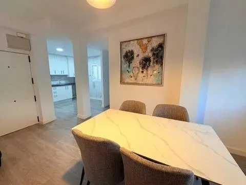 Piso reformado, muy luminoso, con terraza, azotea y trastero — 7