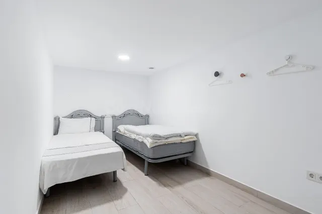 Precioso adosado totalmente reformado con piscina comunitaria, ideal para familias — 5