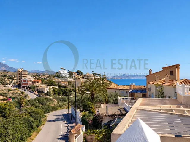 Chalet independiente con jardín y amplias terrazas en Lanuza, El Campello. — 32