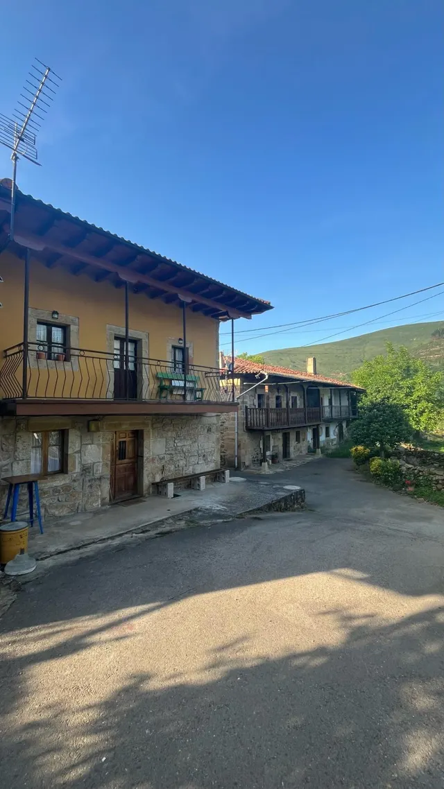 CASA MONTAÑESA CON HUERTA EN LUENA - foto 2