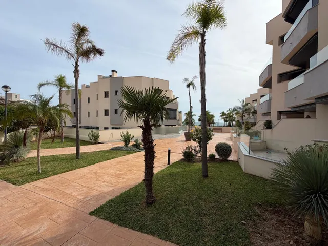 Piso en planta baja en Valle Niza, a un paso del mar. — 25