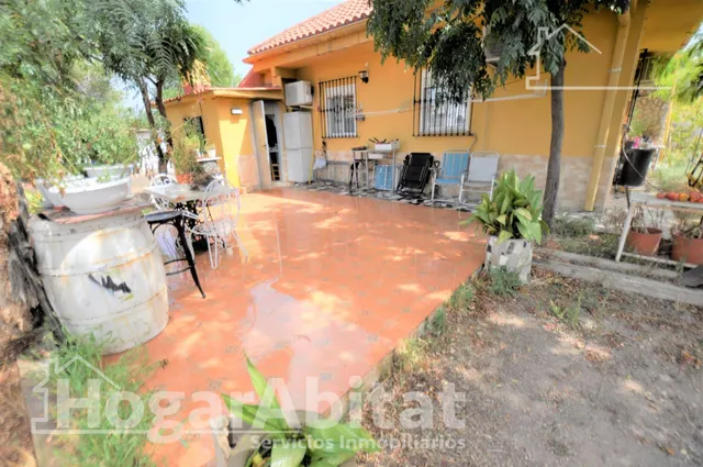 Maravilloso chalet con piscina, garaje, barbacoa y un impresionante jardín — 38