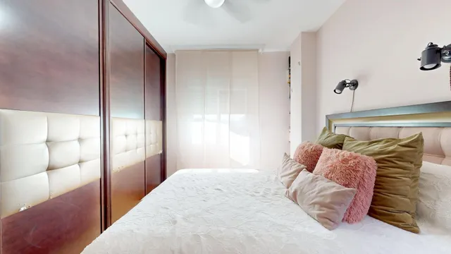 PISO DE RECIENTE CONSTRUCCIÓN CON AMPLIA TERRAZA, PISCINA, GARAJE Y TRASTERO — 11