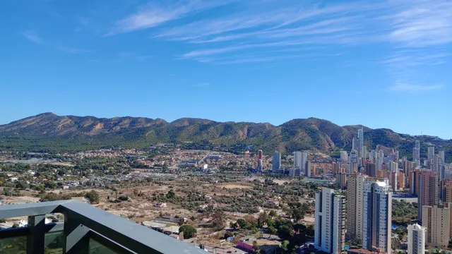 Apartamento de esquina con 2 terrazas 100m2 +16m2 y vistas espectaculares al mar y Benidorm. — 38