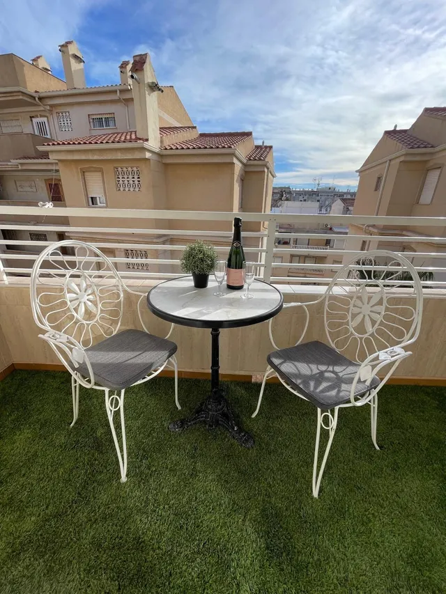 Apartamento reformado con piscina comunitaria, Alicante, Torrevieja. 3 habitaciones | 60 m2 | A 300 metros del mar — 28