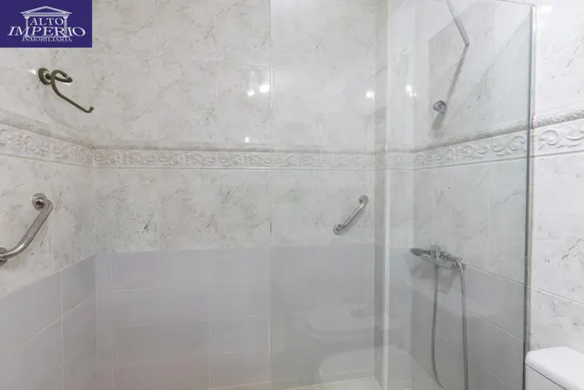 Amplia vivienda en pleno centro de Granada — 24