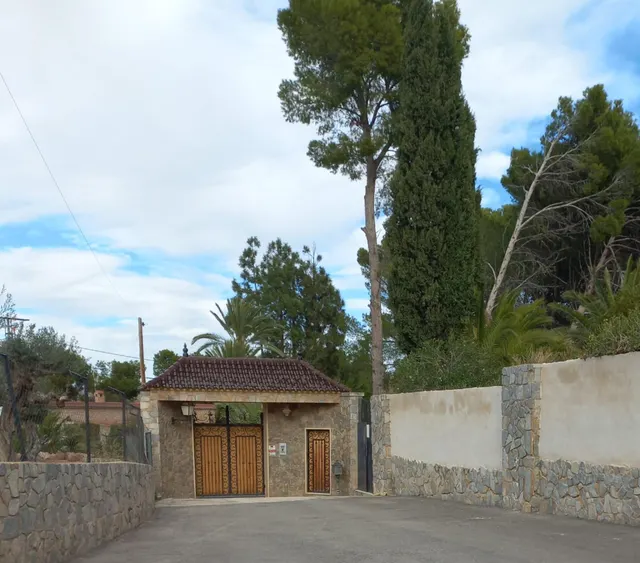 Casa de campo con gran almacén — 8