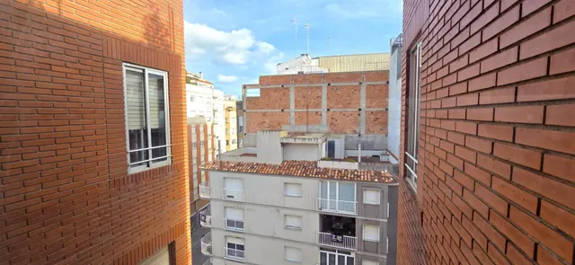 ¡PISO AMPLIO EN EL CENTRO DE VINARÒS A 5 MINUTOS DE LA PLAYA - foto 2