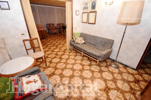 AMPLIA CASA CON LOCAL COMERCIAL, GARAJE Y TERRAZA — 33