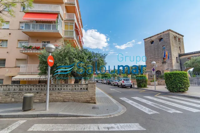 BAR DELANTE DE LA TORRE VELLA DE SALOU — 20