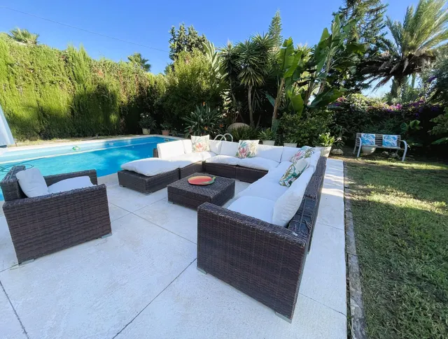 Villa en venta en Nueva Andalucía, Marbella, con vistas al mar y cerca de Puerto Banús — 10