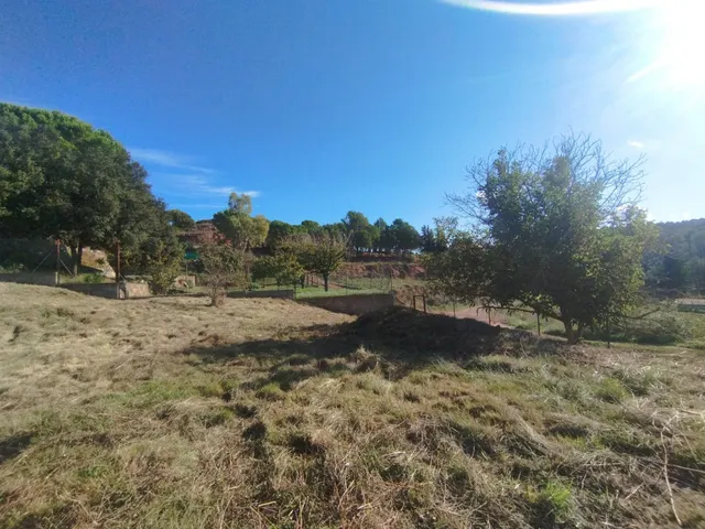 TERRENY AMB VISTES A LA MUNTANYA AL CENTRE DE SANT LLORENÇ SAVALL — 2