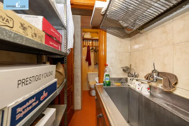 Oportunidad de negocio por jubilación. Se vende local con negocio instalado y funcionado. Ancha de Gracia. — 13