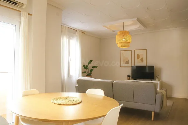 Piso reformado de 117 m2 con gran salón en pleno centro de V - foto 4