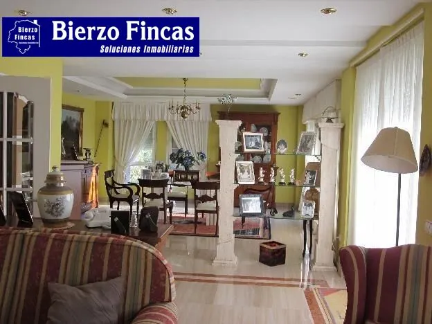 ESPECTACULAR CHALET EN LAS LOMAS — 3