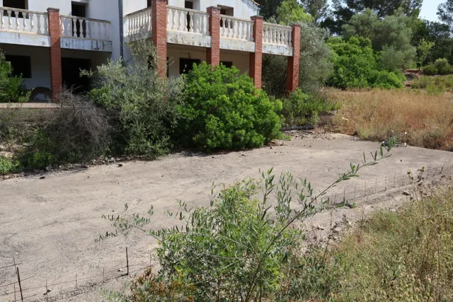 MASIA CON TERRENO, CON VISTAS CERCA DE VALL DALBA — 24
