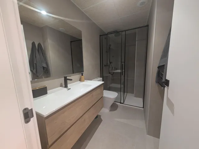 Espectacular piso a estrenar con 2 habitaciones, 2 baños y balcón. — 15