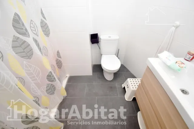 ¡Perfecto para invertir! Casa de cuatro alturas  para reformar con garaje y dos terrazas, cerca del centro — 38